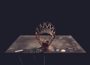 开云体育中国-赛场烽火，雄鹿惊天逆转，王哲林点燃全场激情