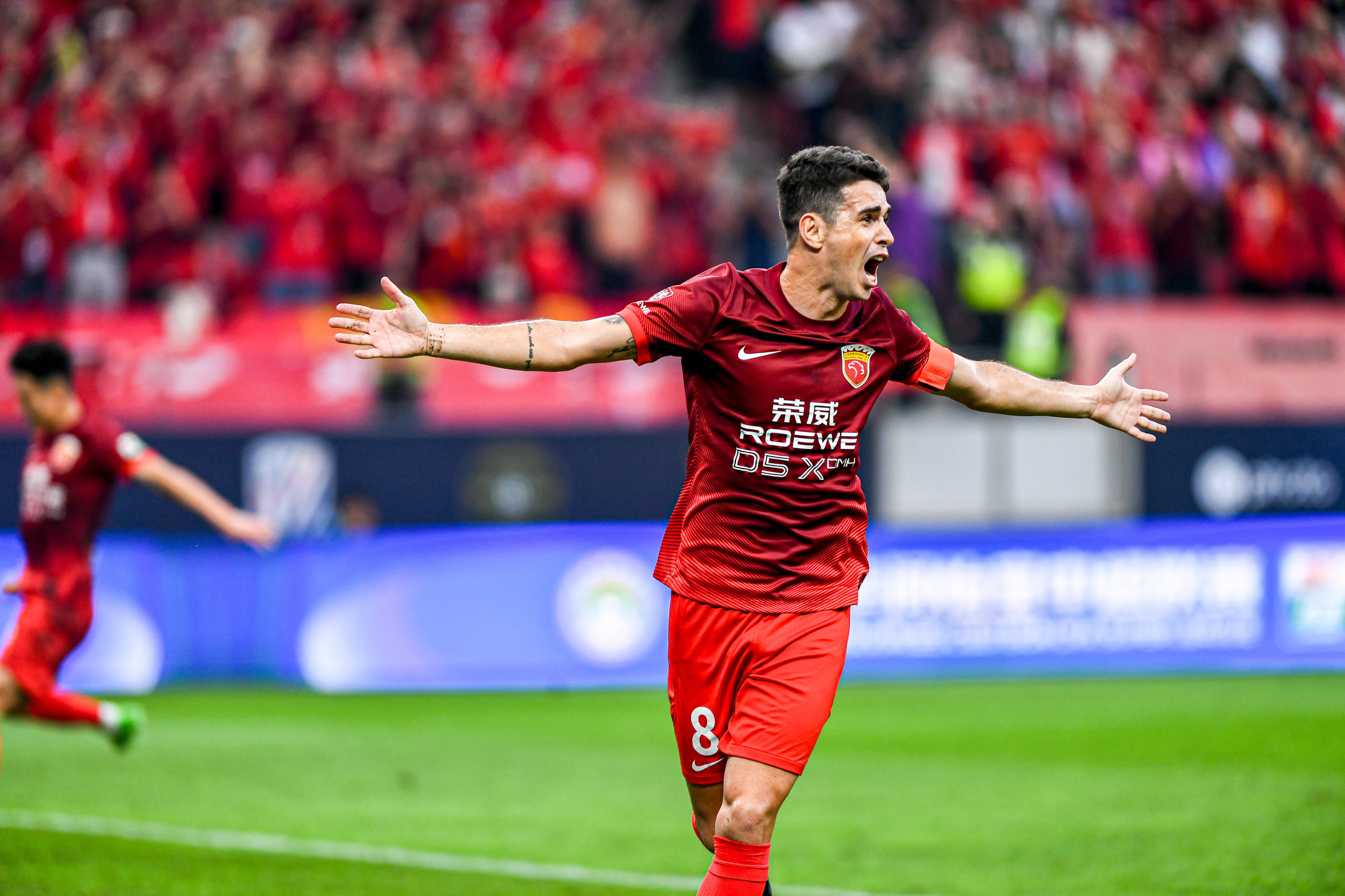 包含中国足球氛围渐次升温，中超比赛备受期待的词条