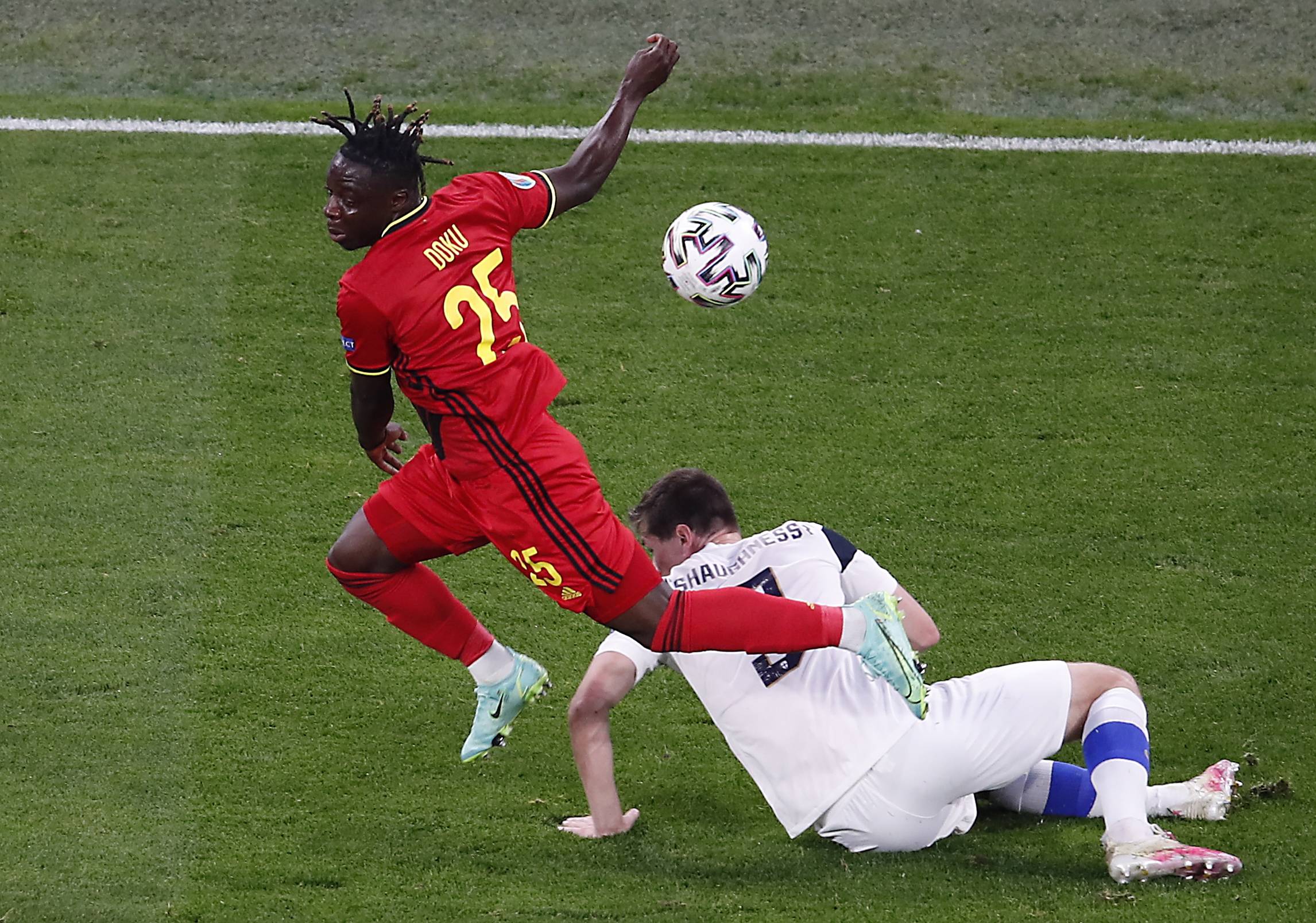 比利时球员在国际联赛中大放异彩