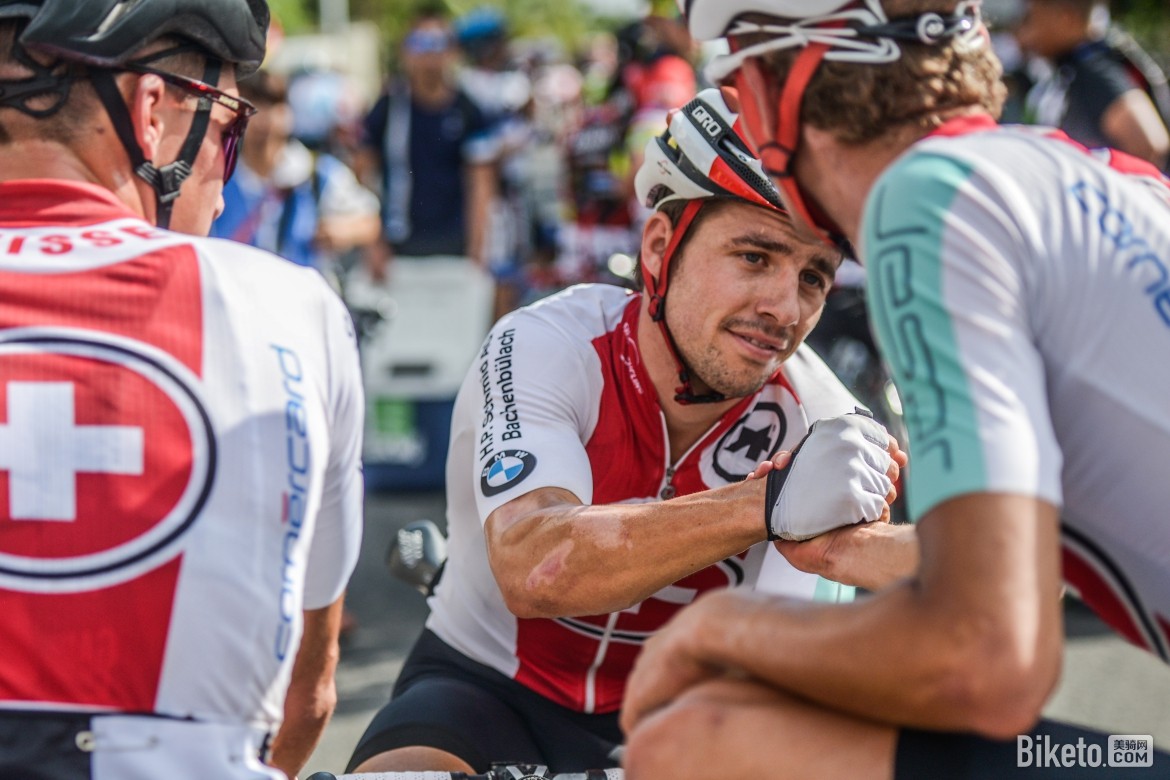 罗马俱乐部教练团队默契配合，全力以赴的简单介绍