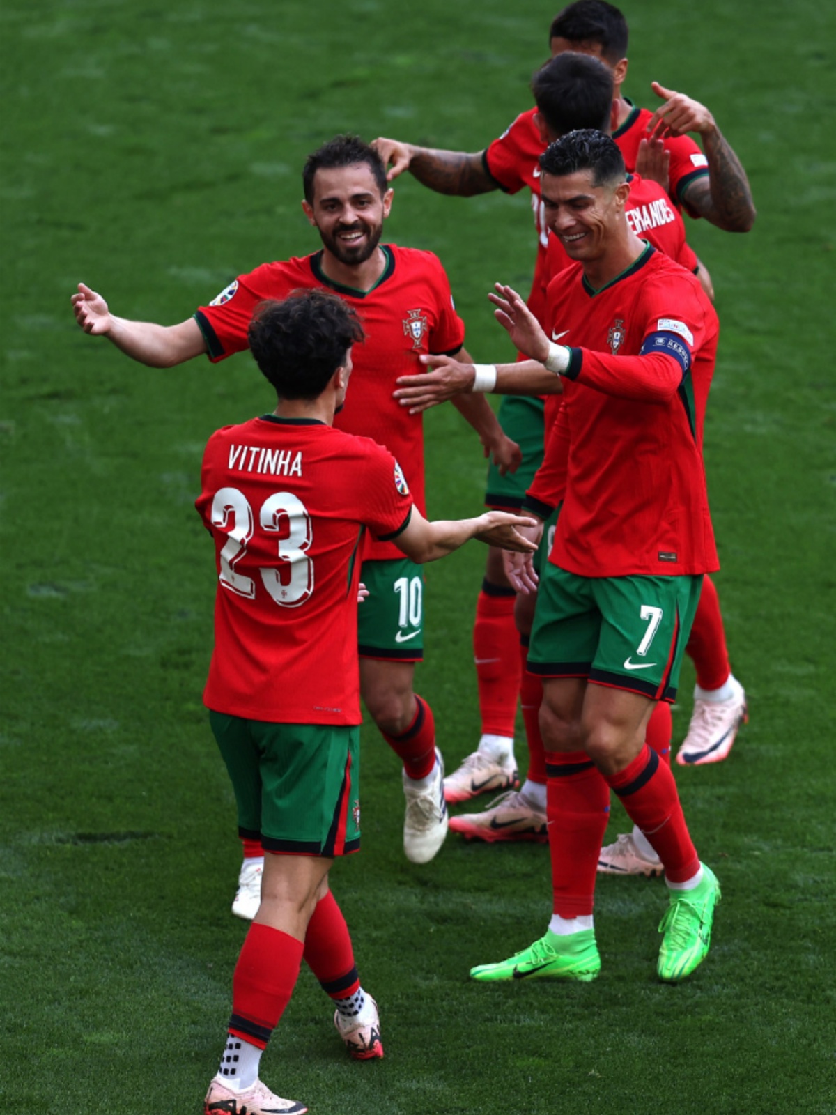 葡萄牙队险胜法国队，梁靖崑点燃赛场的简单介绍