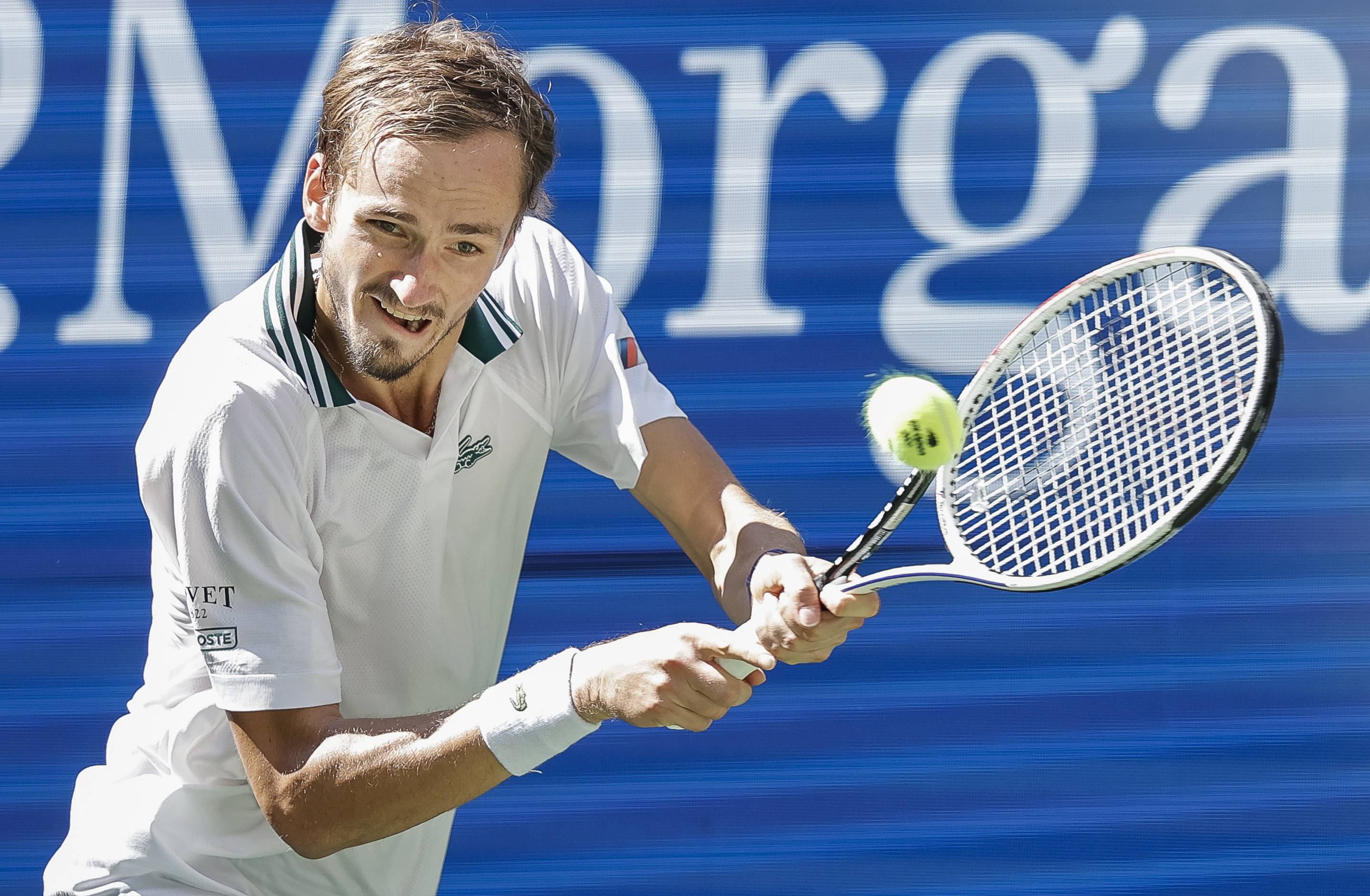 法国网球队横扫英国网球队，梅德韦杰夫打破历史纪录的简单介绍