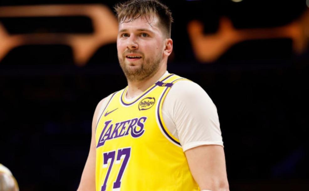 马赛碾压克罗地亚，阿尔瓦雷斯三分雨点燃全场的简单介绍