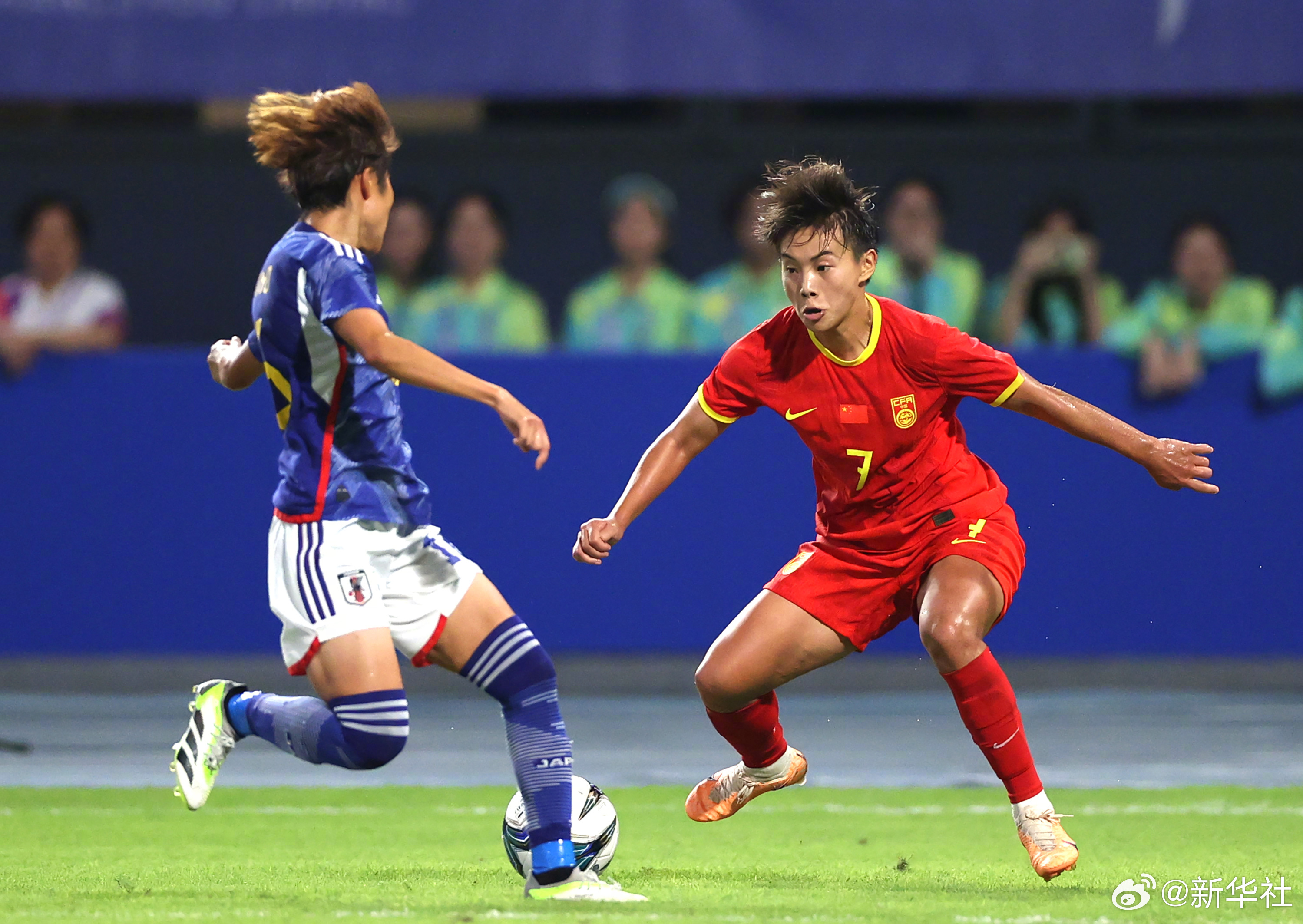 不负众望：女足赛场上每一位运动员都努力拼搏的简单介绍