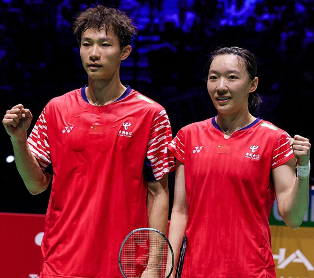 包含中国羽毛球队横扫印尼羽毛球队，辛杜关键制胜的词条