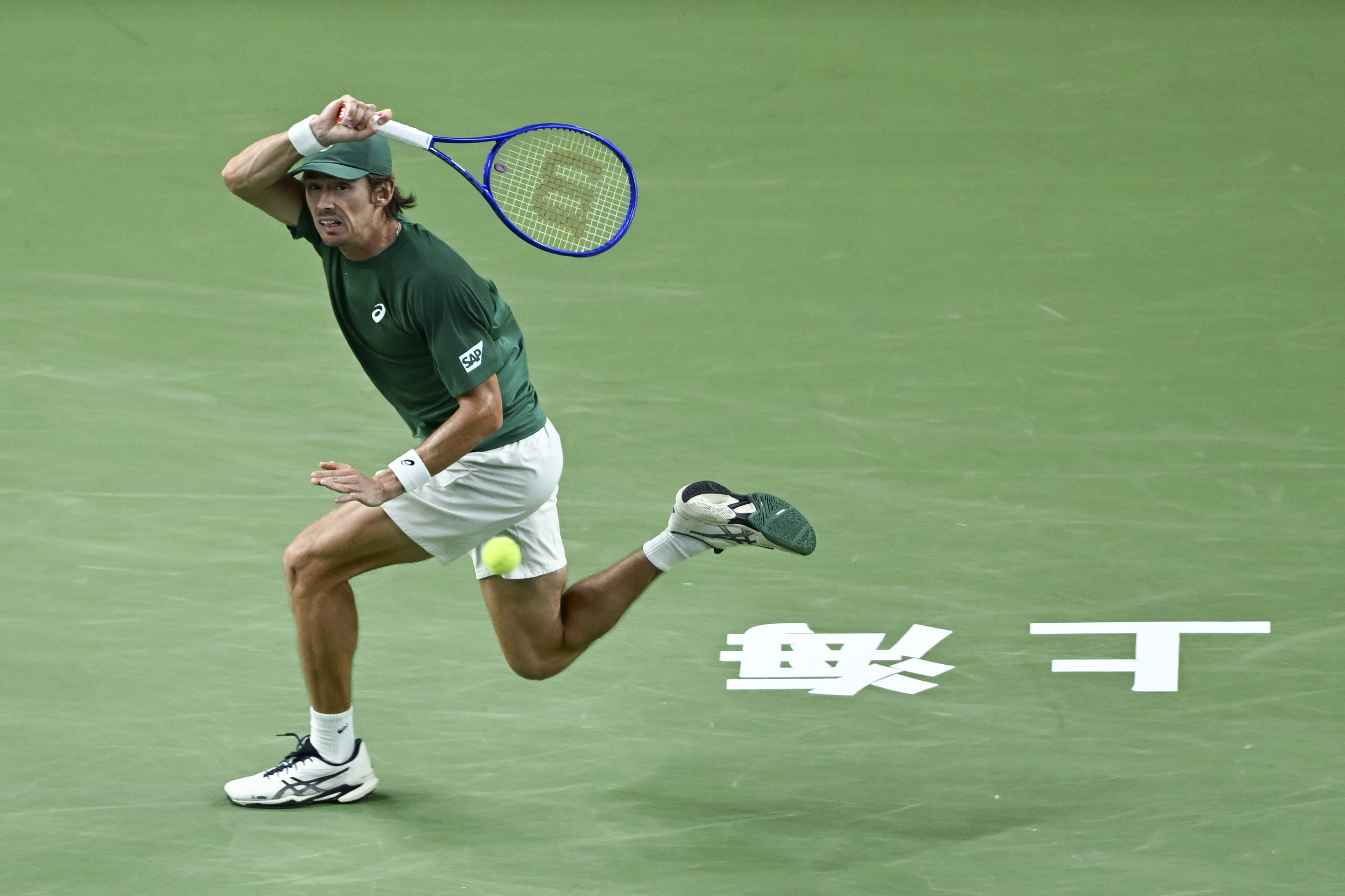 世界网球队血洗法国网球队，梅德韦杰夫绝境逆转的简单介绍