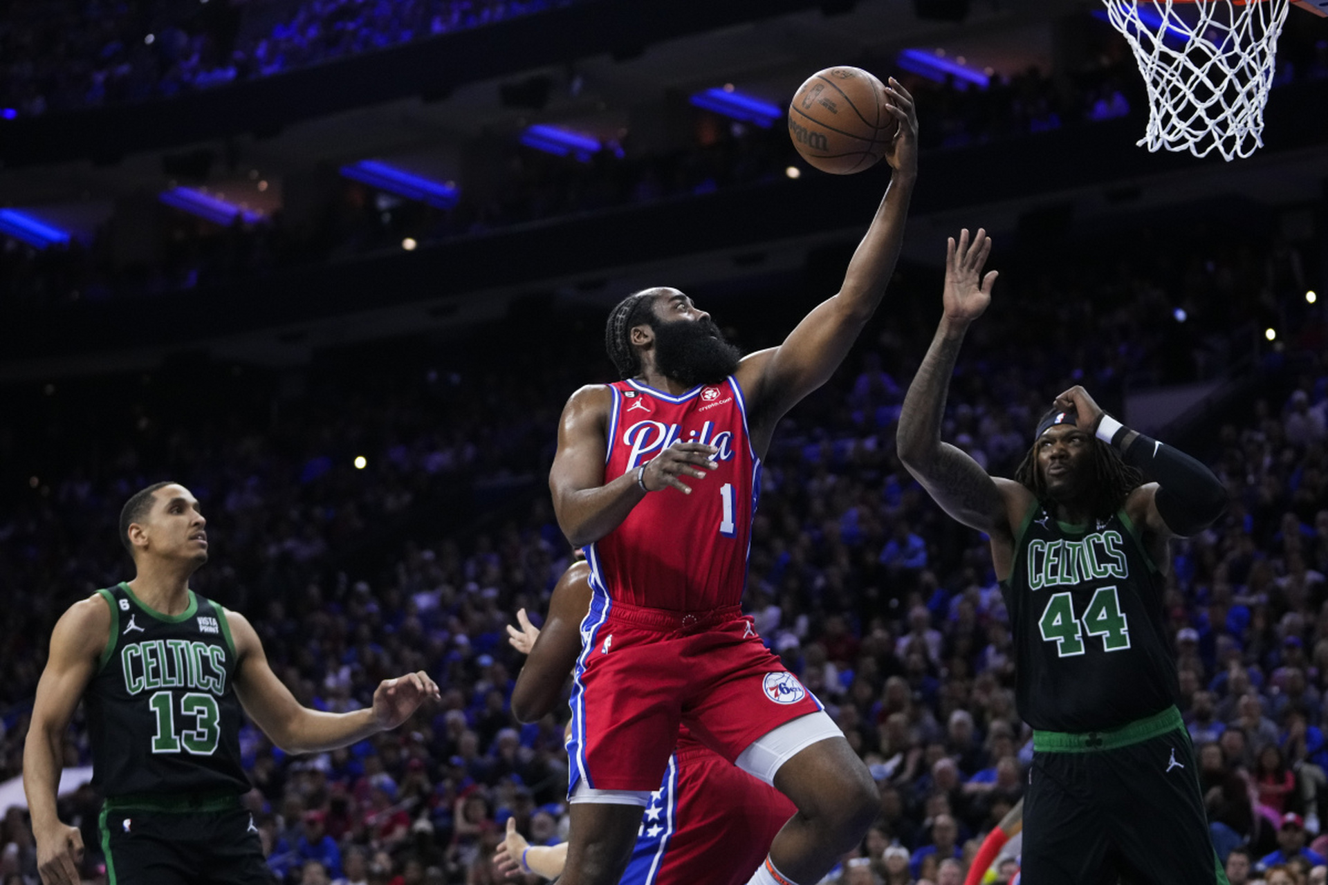 包含76人鏖战凯尔特人B队，哈登高光表现的词条