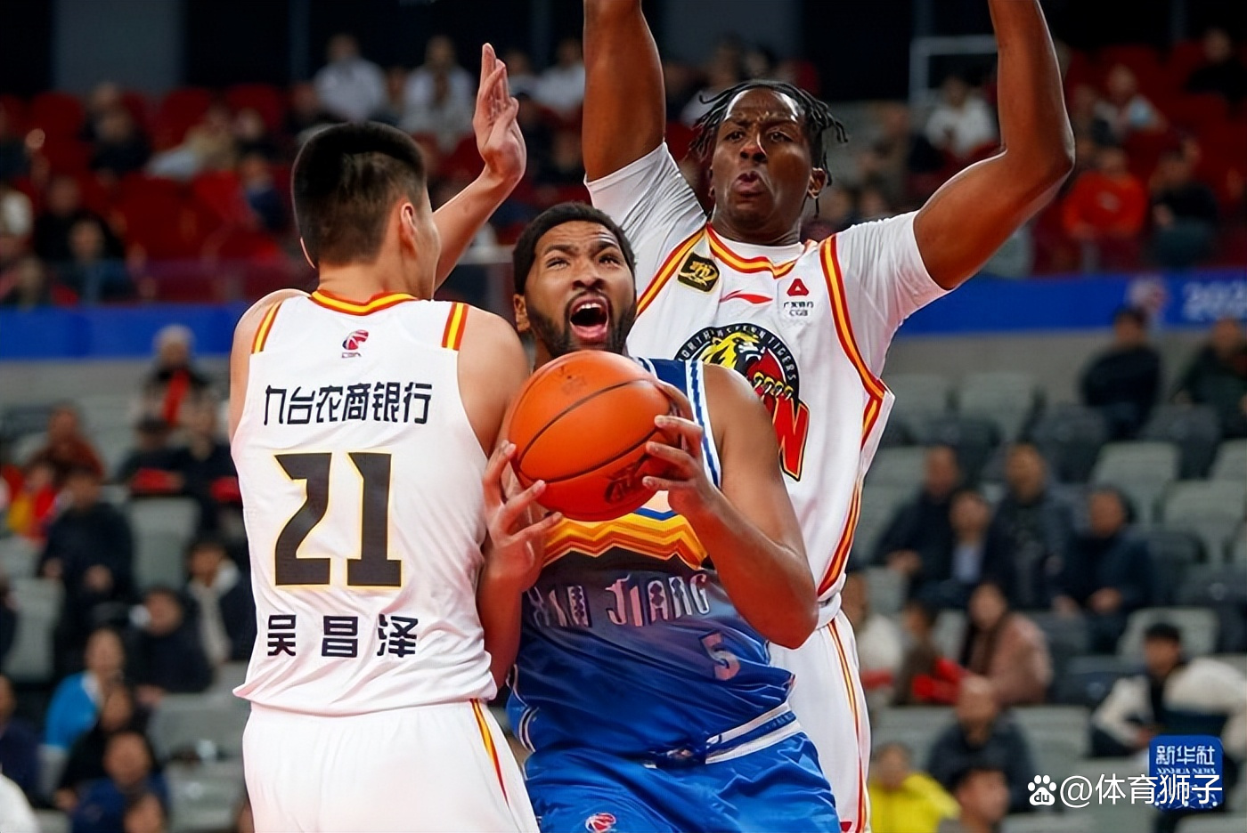 辽宁队逆转吉林队，库里点燃赛场