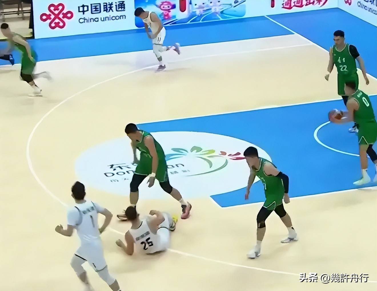 辽宁队逆转吉林队，库里点燃赛场