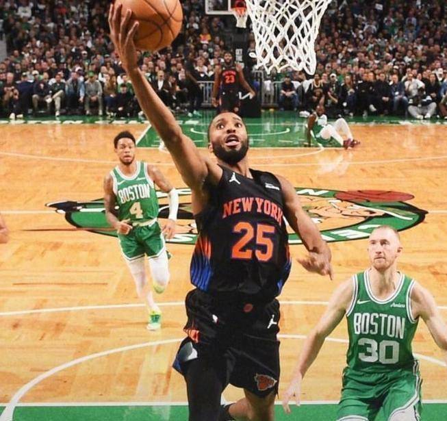 包含凯尔特人B队轻取尼克斯，萨博尼斯三分雨点燃全场的词条