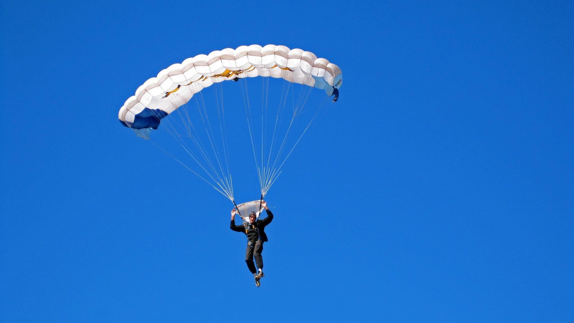 F1年度争冠之夜,京多安用冠军级表现诠释何为跨界王者