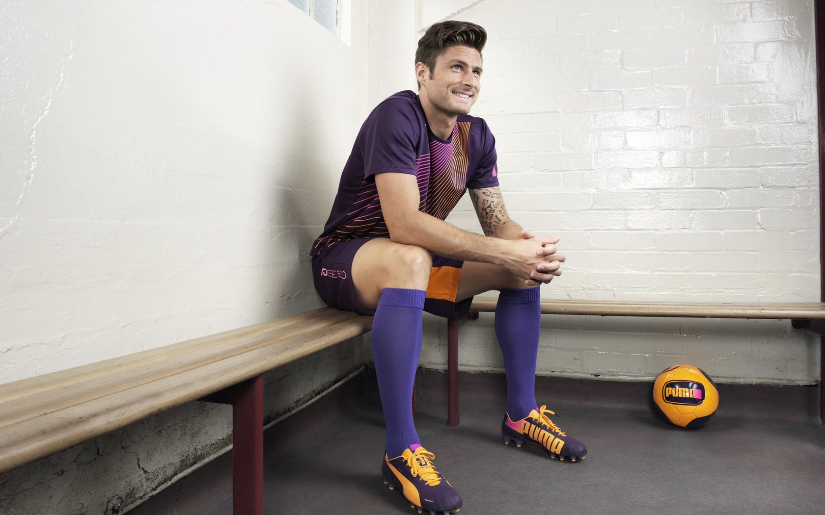 当郁金香刺穿红黑铁幕，奥利维耶的硬仗王冠与荷兰足球的战术革命